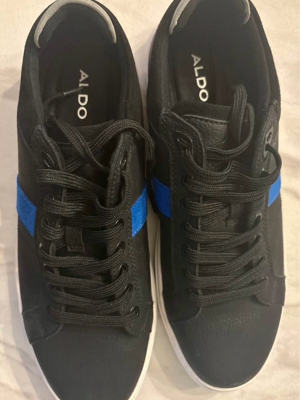 Like *NEW* Men’s ALDO Size 7 Leather Black & Royal blue casual sneakers